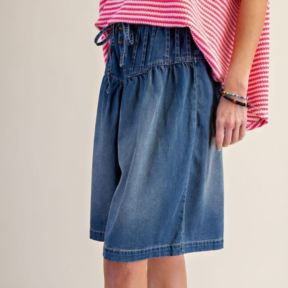 Easel Buttoned Denim Women's Shorts - Picture 4 of 5